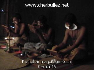 légende: Kathakali maquillage Kochi Kerala 16
qualityCode=raw
sizeCode=half

Données de l'image originale:
Taille originale: 132671 bytes
Heure de prise de vue: 2002:02:23 14:36:54
Largeur: 640
Hauteur: 480
